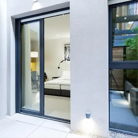 Teanna Lux بلغراد